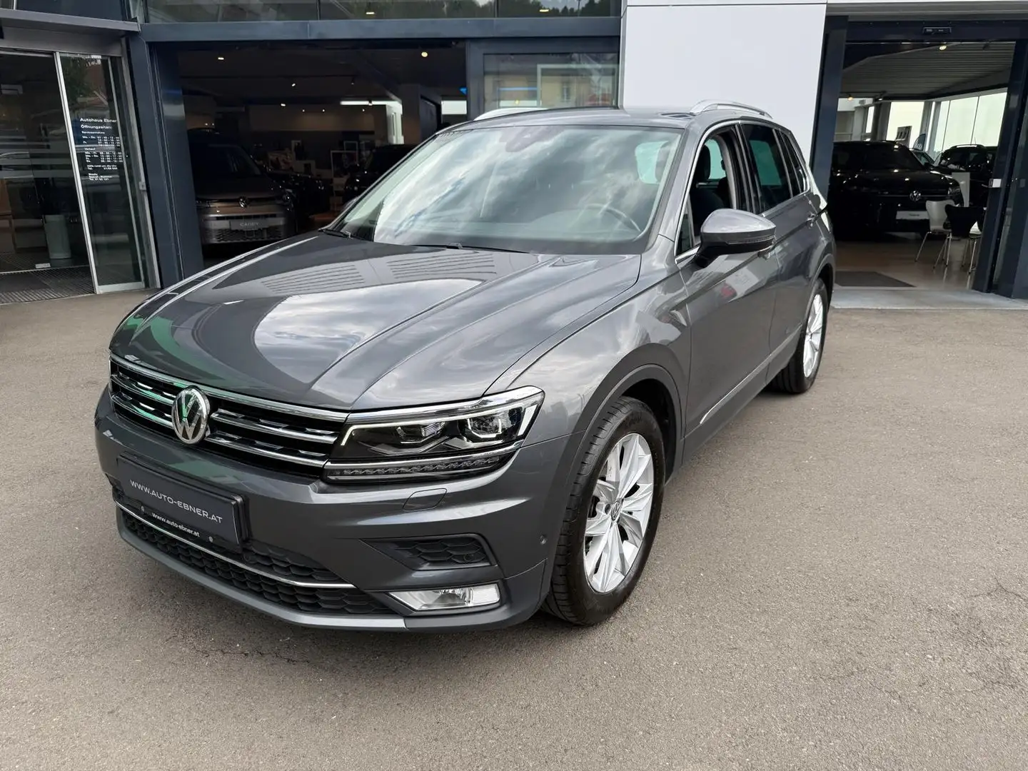 Volkswagen Tiguan Highline TSI ACT DSG Grau - 1