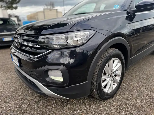 Volkswagen T-Cross view 4