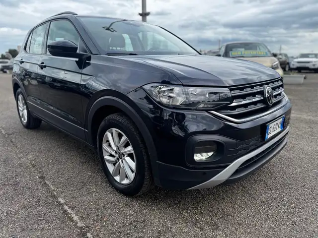 Volkswagen T-Cross view 3