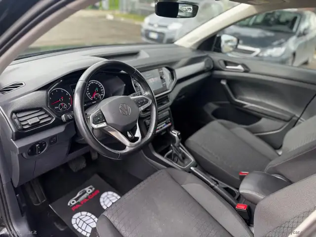 Volkswagen T-Cross view 6