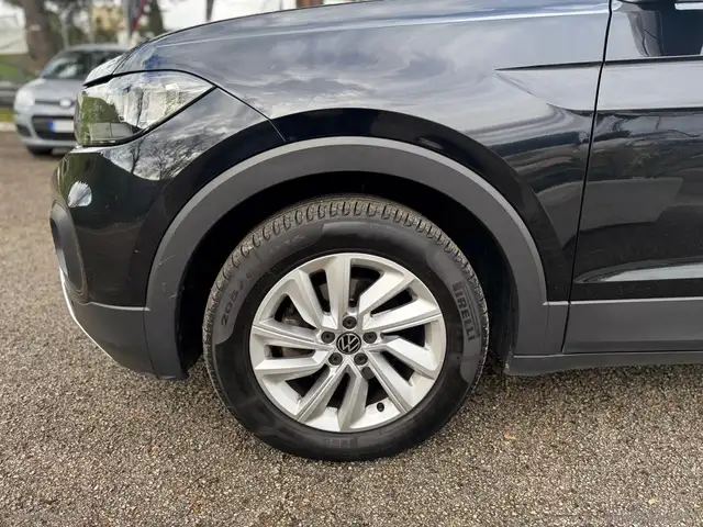 Volkswagen T-Cross view 5