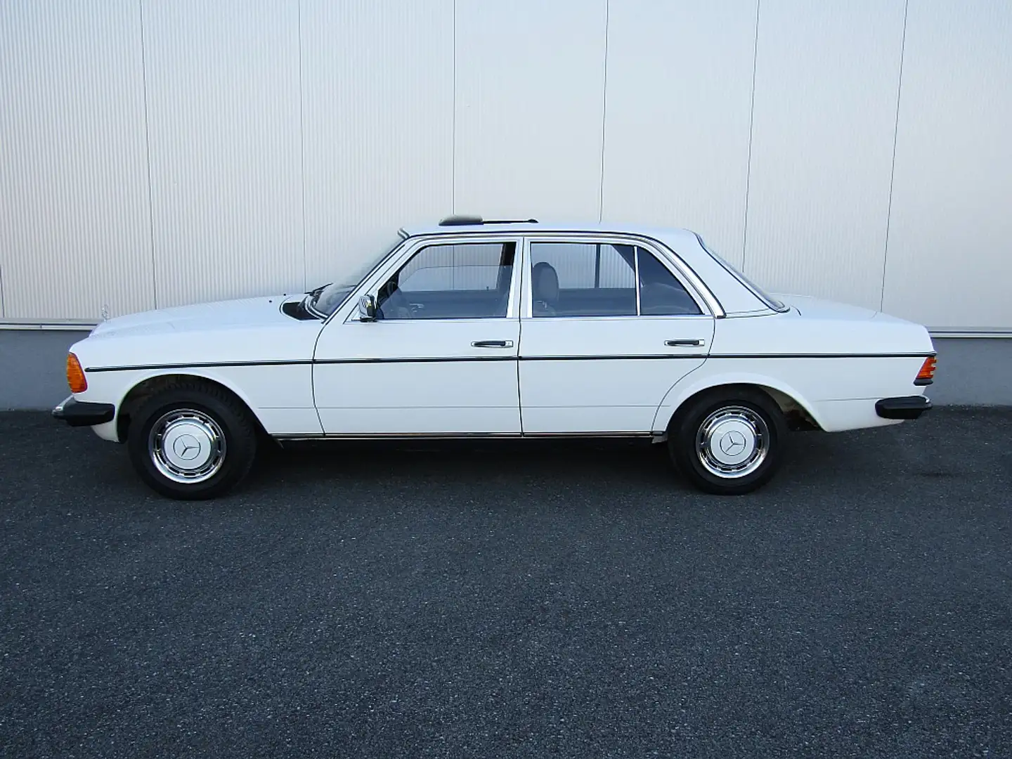 Mercedes-Benz 230  W123 Erstbesitz! Nur 88tkm Blanc - 2