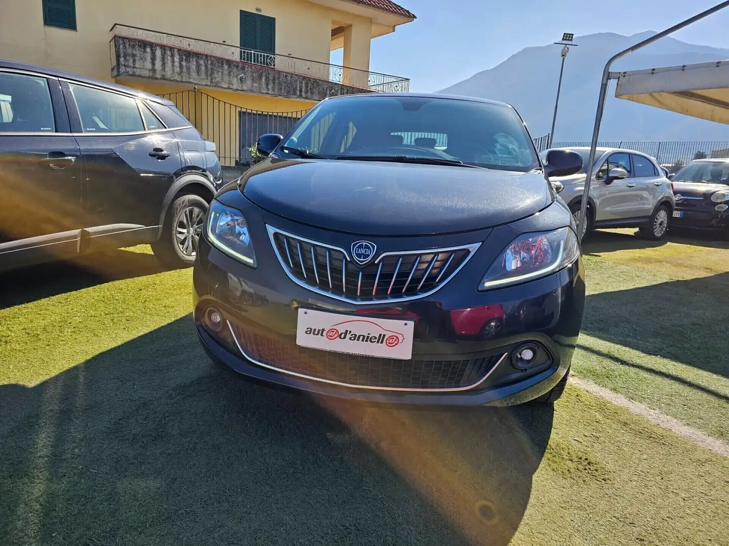 Lancia Ypsilon 1.0 FireFly 5 porte S&S Hybryd Gold Nero - 2
