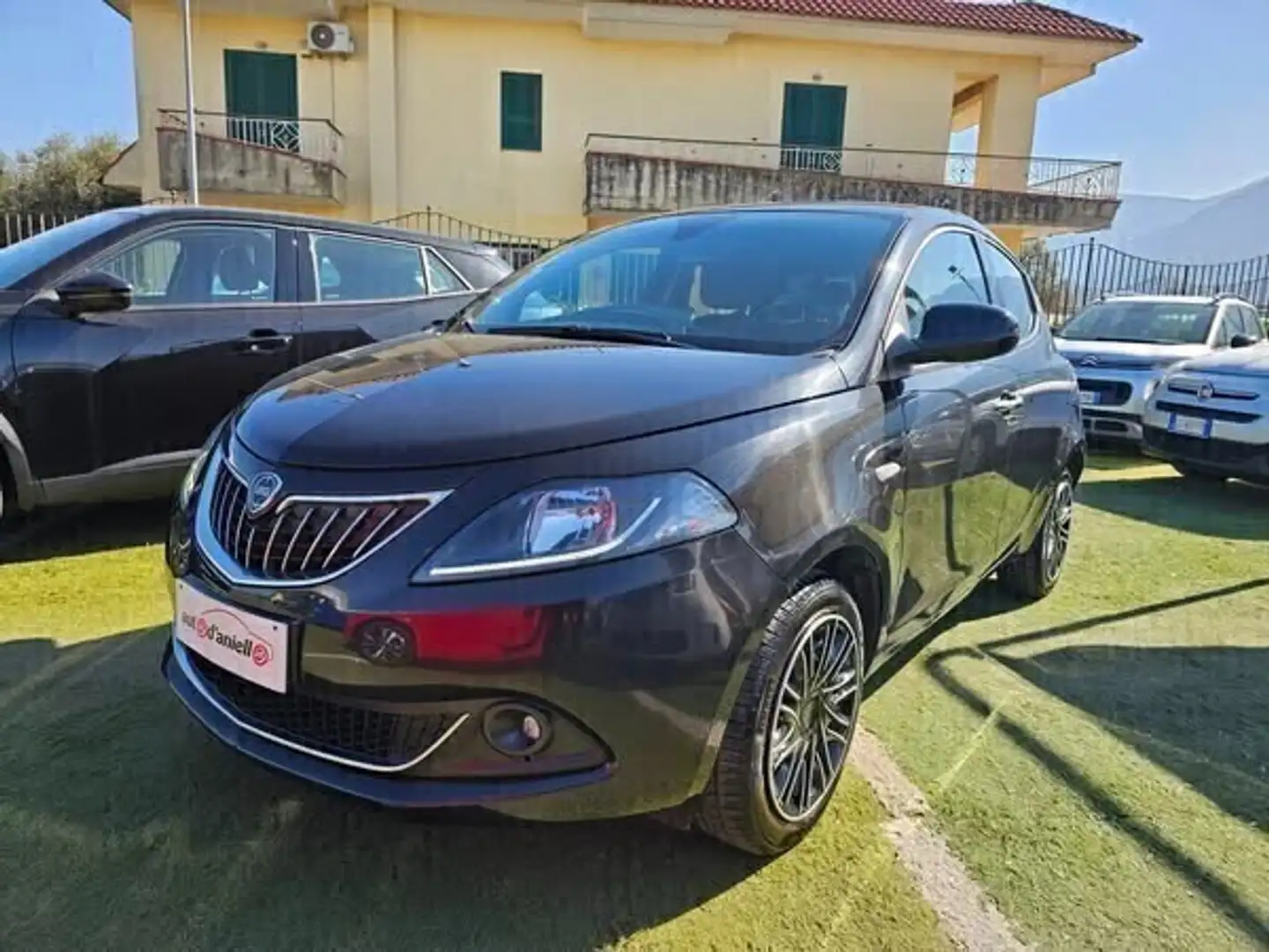 Lancia Ypsilon 1.0 FireFly 5 porte S&S Hybryd Gold Nero - 1
