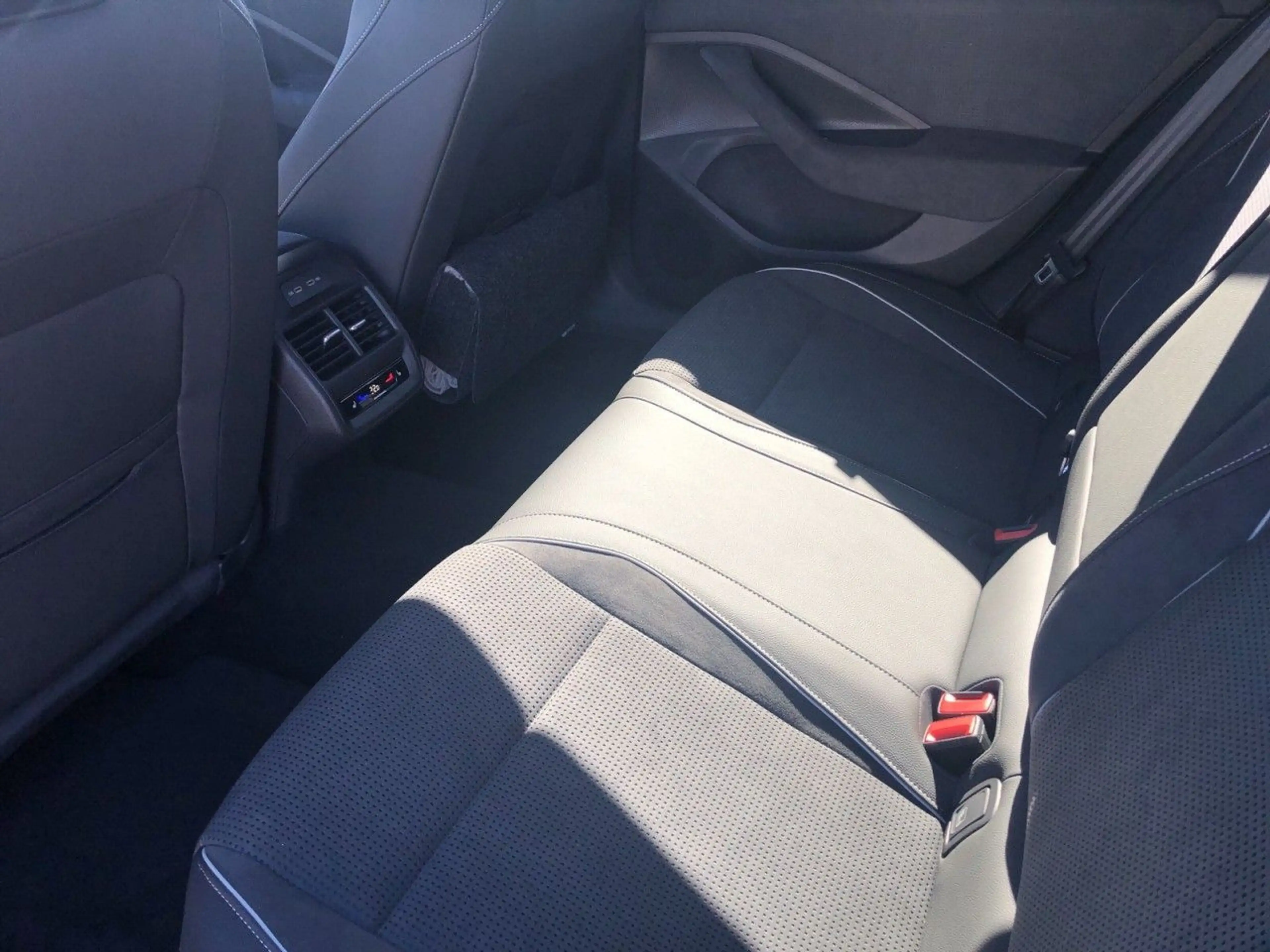 Skoda Superb Cb.SPORTL. 2.0TDI DSG+4x4+AHK+NAVI+MATRIX — photo 8