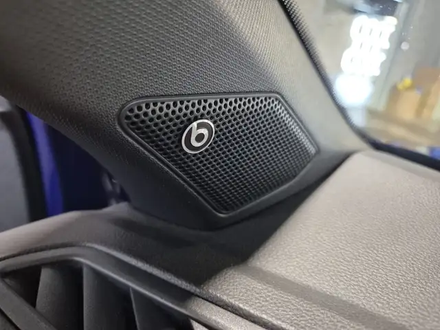 Volkswagen T-Roc view 12
