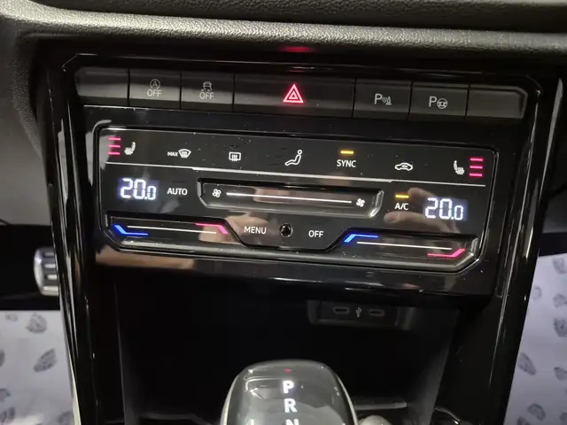 Volkswagen T-Roc view 15