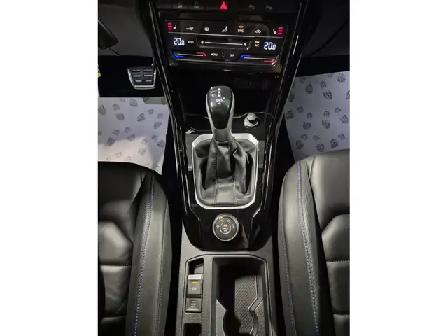 Volkswagen T-Roc view 14