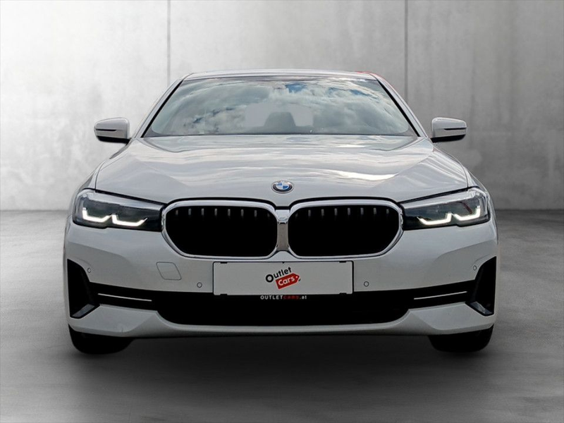 BMW 518 d Lim. Aut LED+LEDER+NAVI+S-DACH+HUD+MEGAFARBE — photo 2