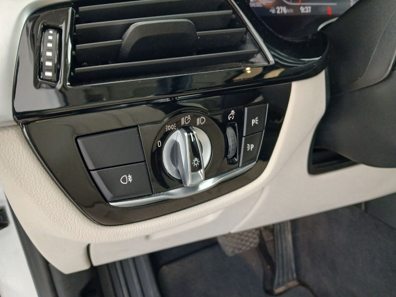 BMW 518 d Lim. Aut LED+LEDER+NAVI+S-DACH+HUD+MEGAFARBE — photo 9