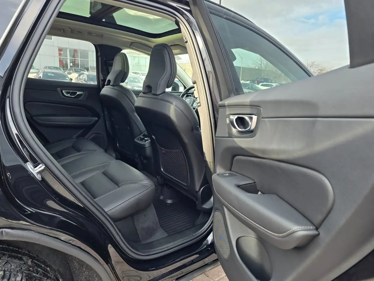 Volvo XC60 снимка Volvo XC60