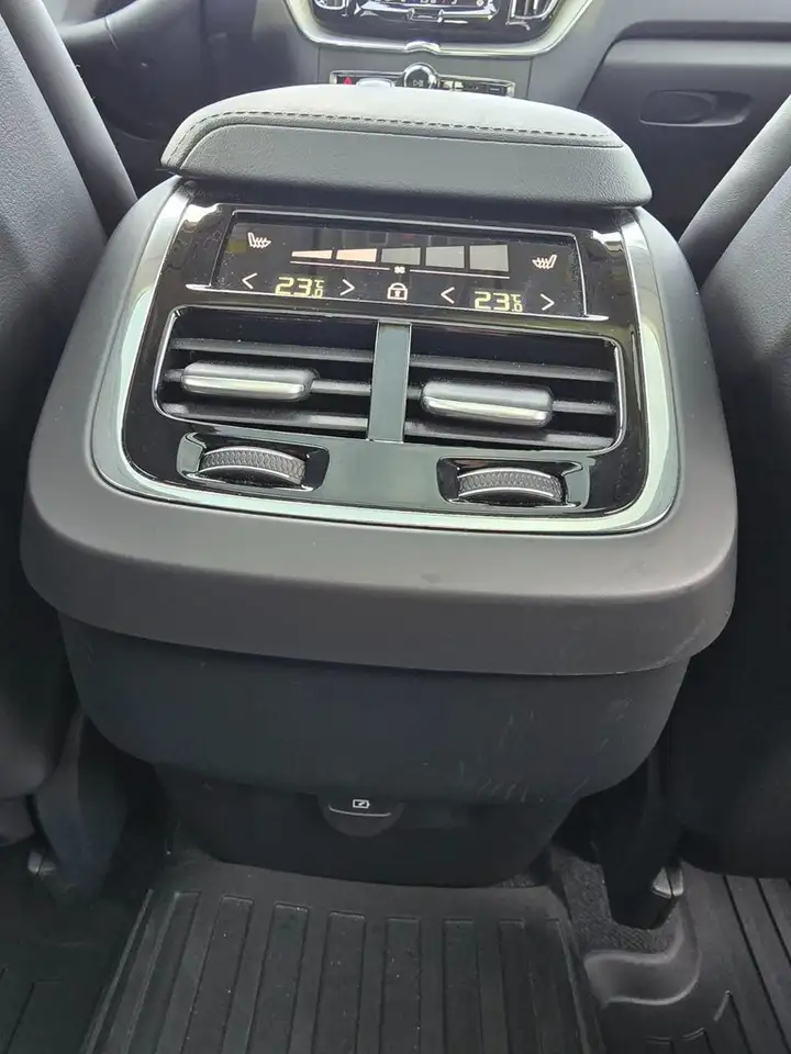 Volvo XC60 снимка Volvo XC60
