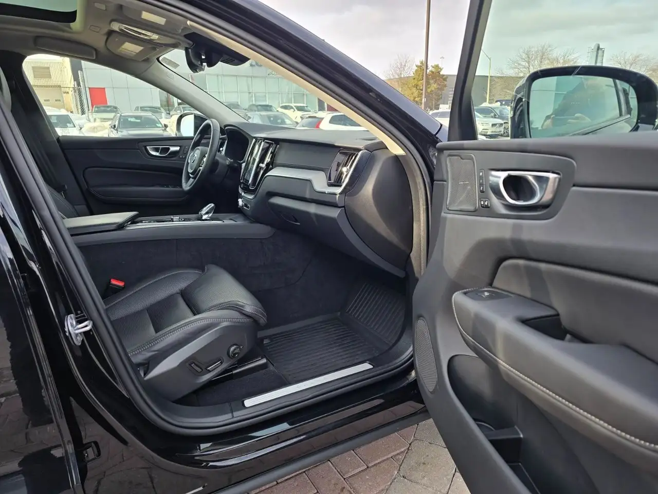 Volvo XC60 снимка Volvo XC60