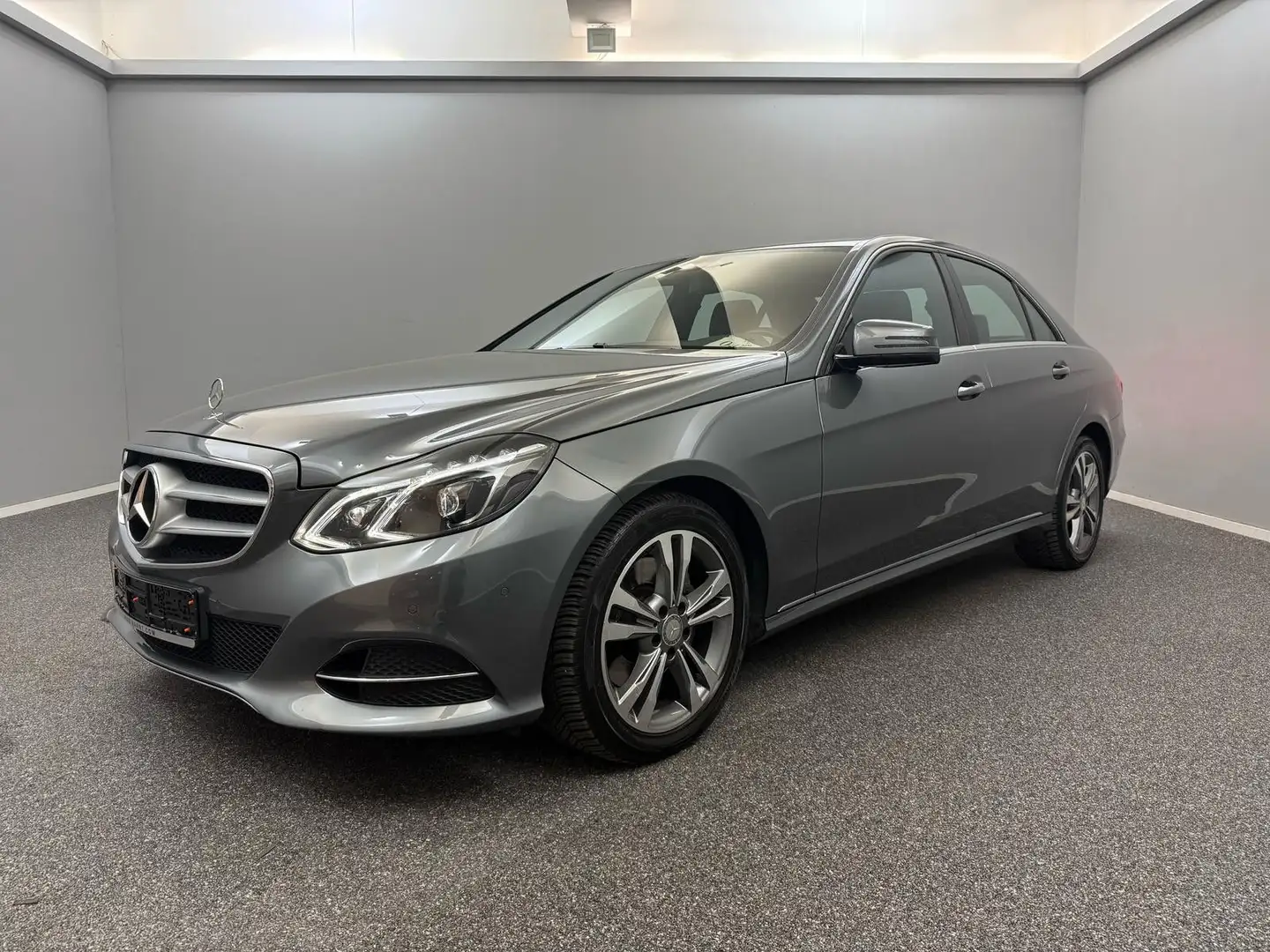 Mercedes-Benz E 220 BT 4Matic AVANTGARDE*GSD*COMAND*MULTIBEAM* Grigio - 1