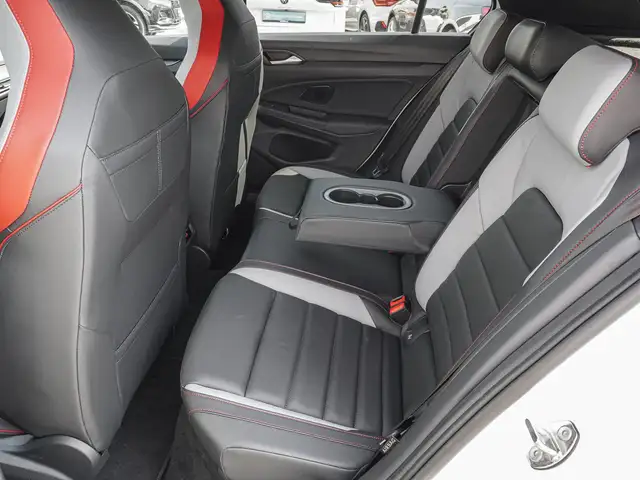 Volkswagen Golf view 18