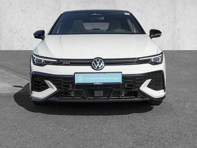 Volkswagen Golf view 3