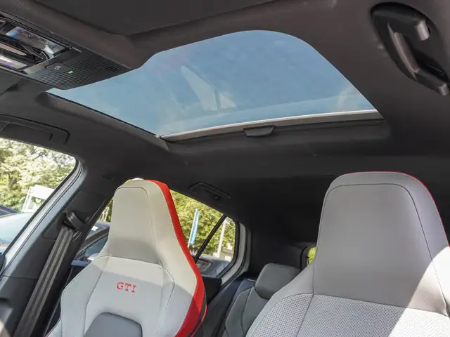 Volkswagen Golf view 8
