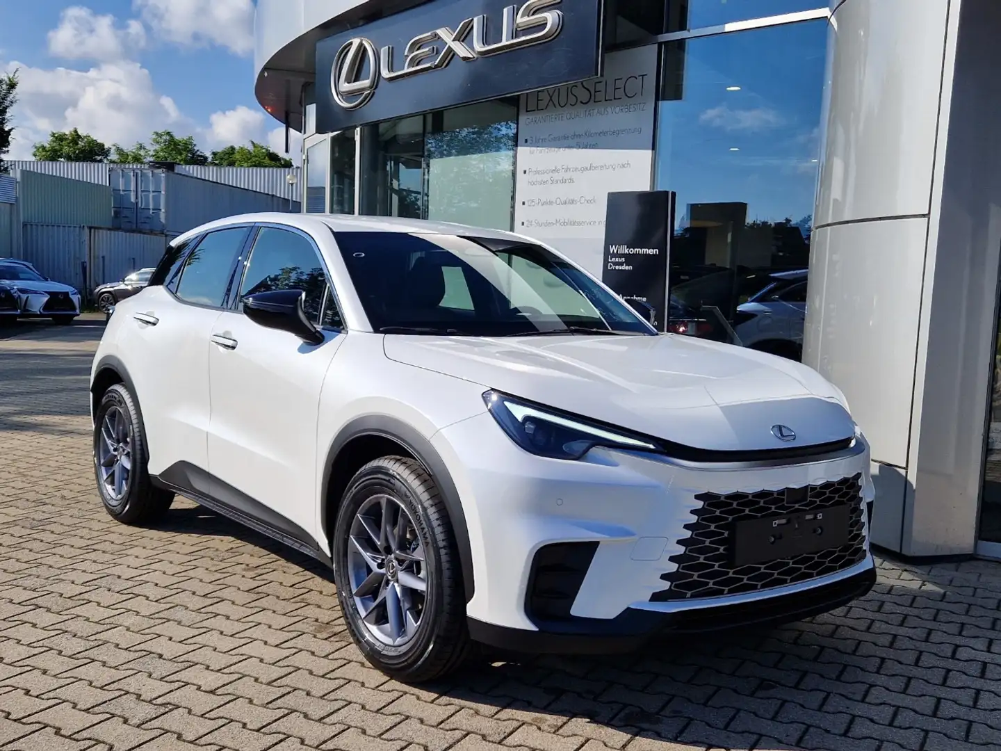 Lexus LBX 1,5 FWD Komfort Paket Weiß - 2