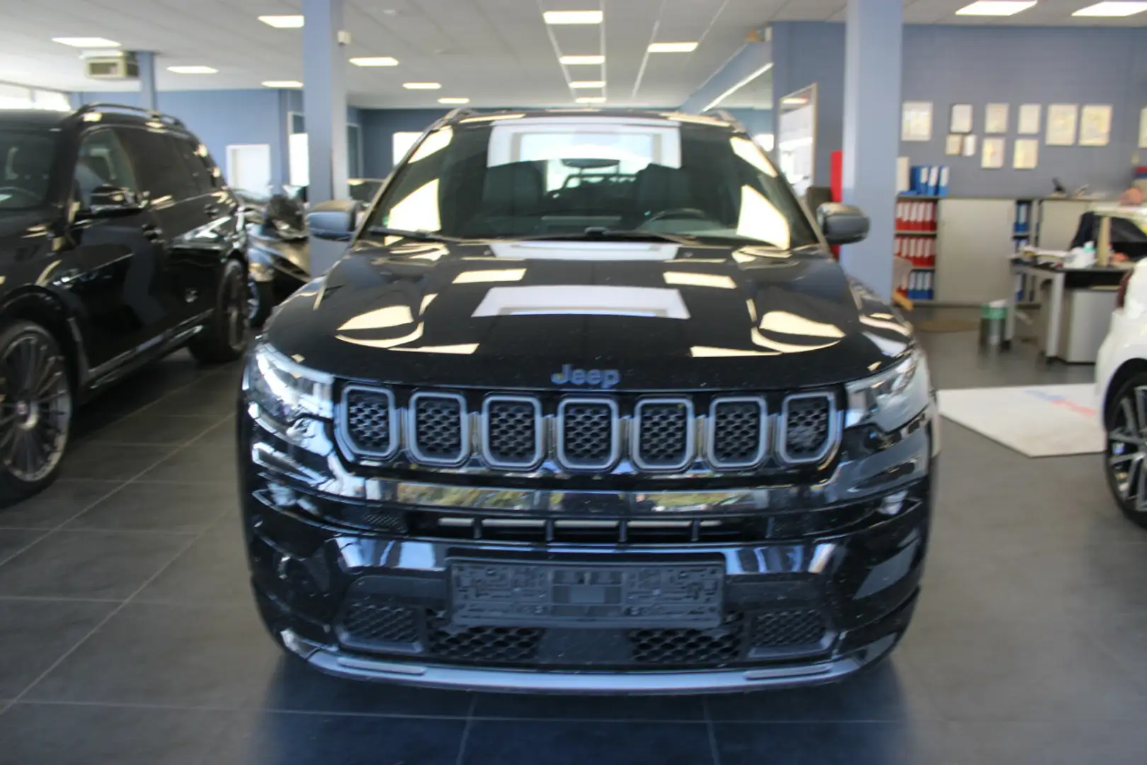 Jeep Compass 1.3 T4 4xe PLUG-IN HYBRID 80th Anniversary Edition Schwarz - 2