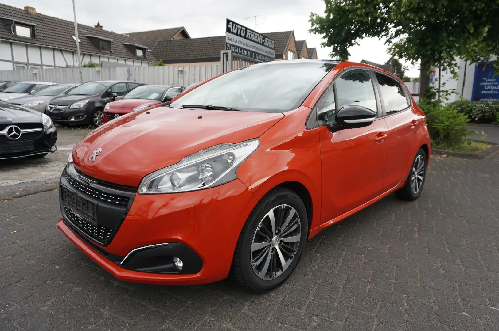 Peugeot 208 1.2  2-Hand/Pano/Klima/Kamera//TÜV neu! Orange - 1