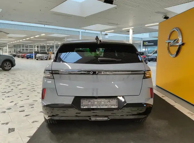 Opel Grandland view 4