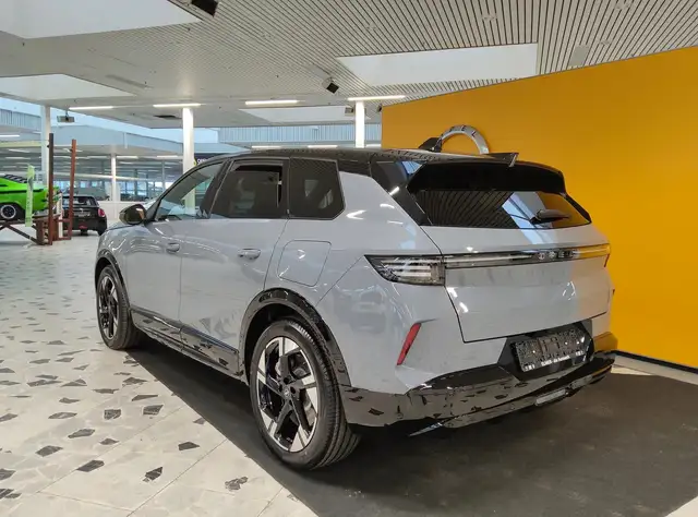 Opel Grandland view 3