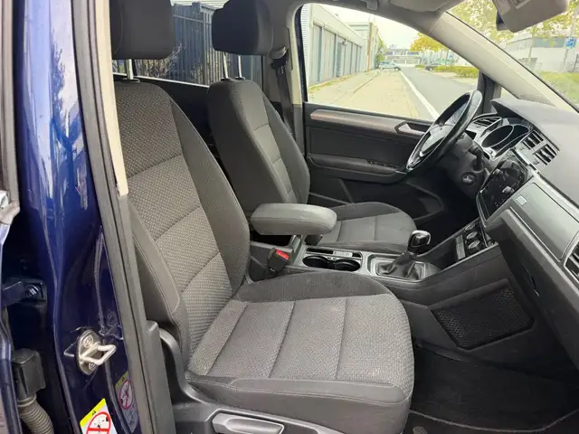 Volkswagen Touran view 9