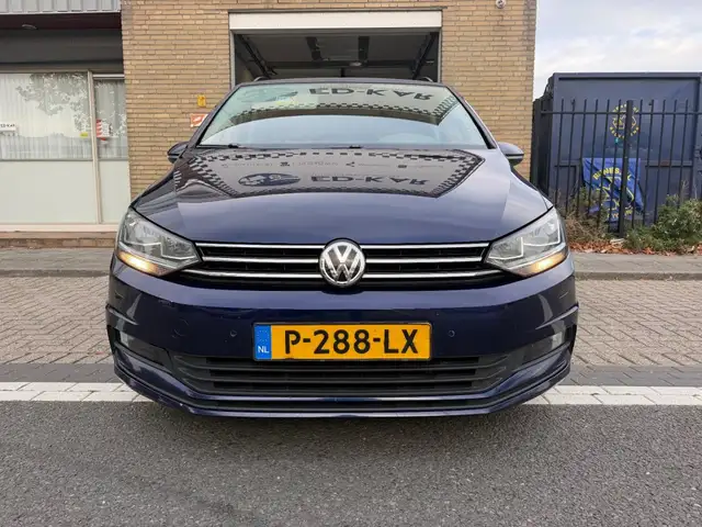 Volkswagen Touran view 4