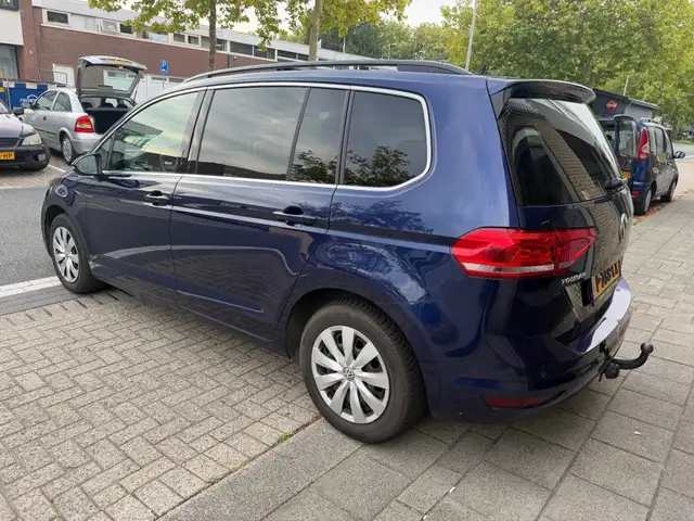 Volkswagen Touran view 8