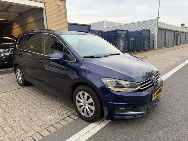 Volkswagen Touran view 5
