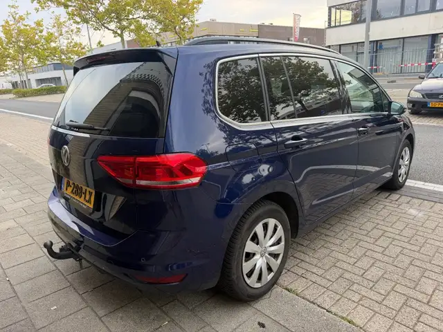 Volkswagen Touran view 6
