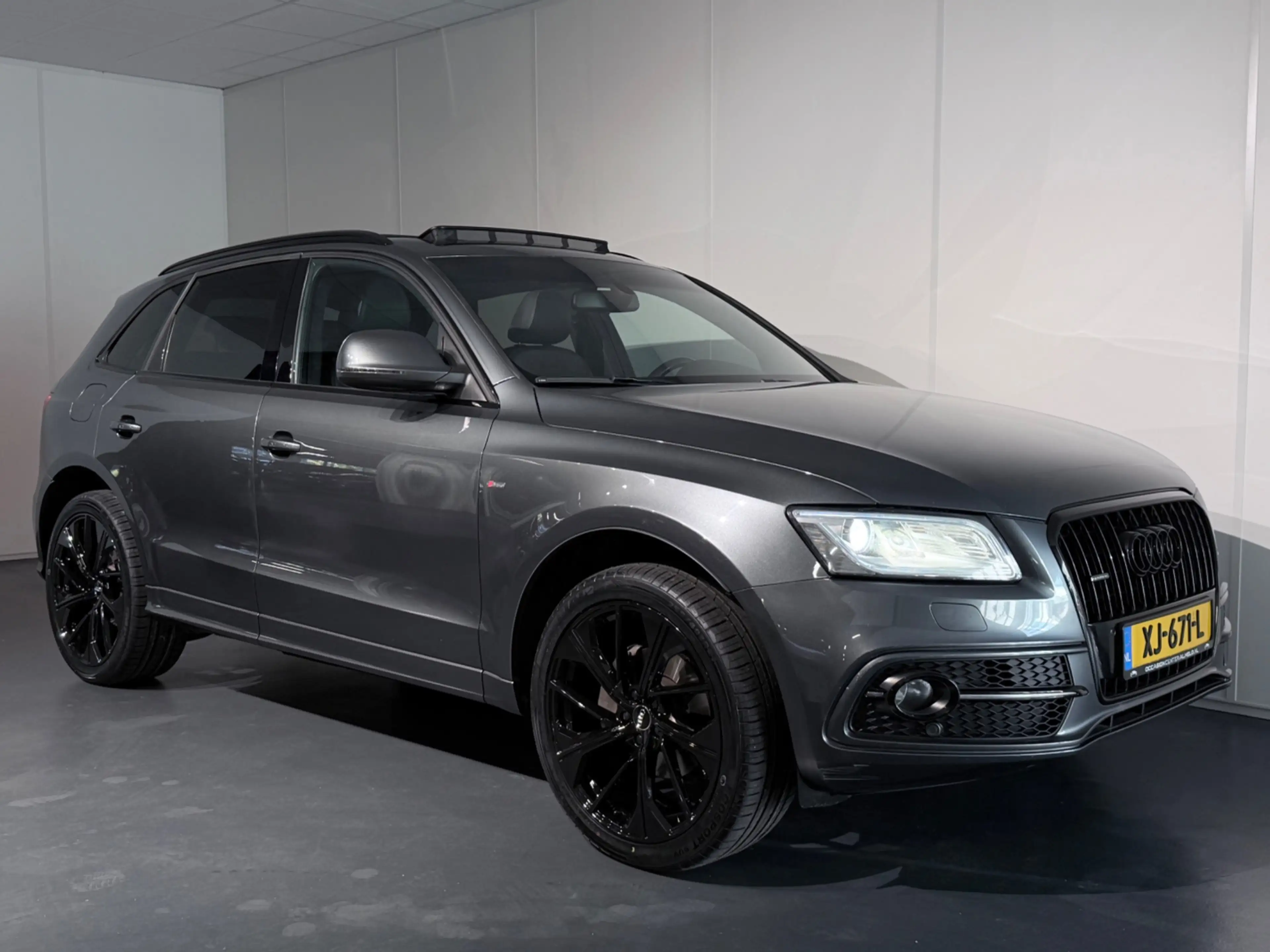 Audi Q5 2.0 TFSI Quattro S-Line Black Edition /Clima/PANO/ — photo 27
