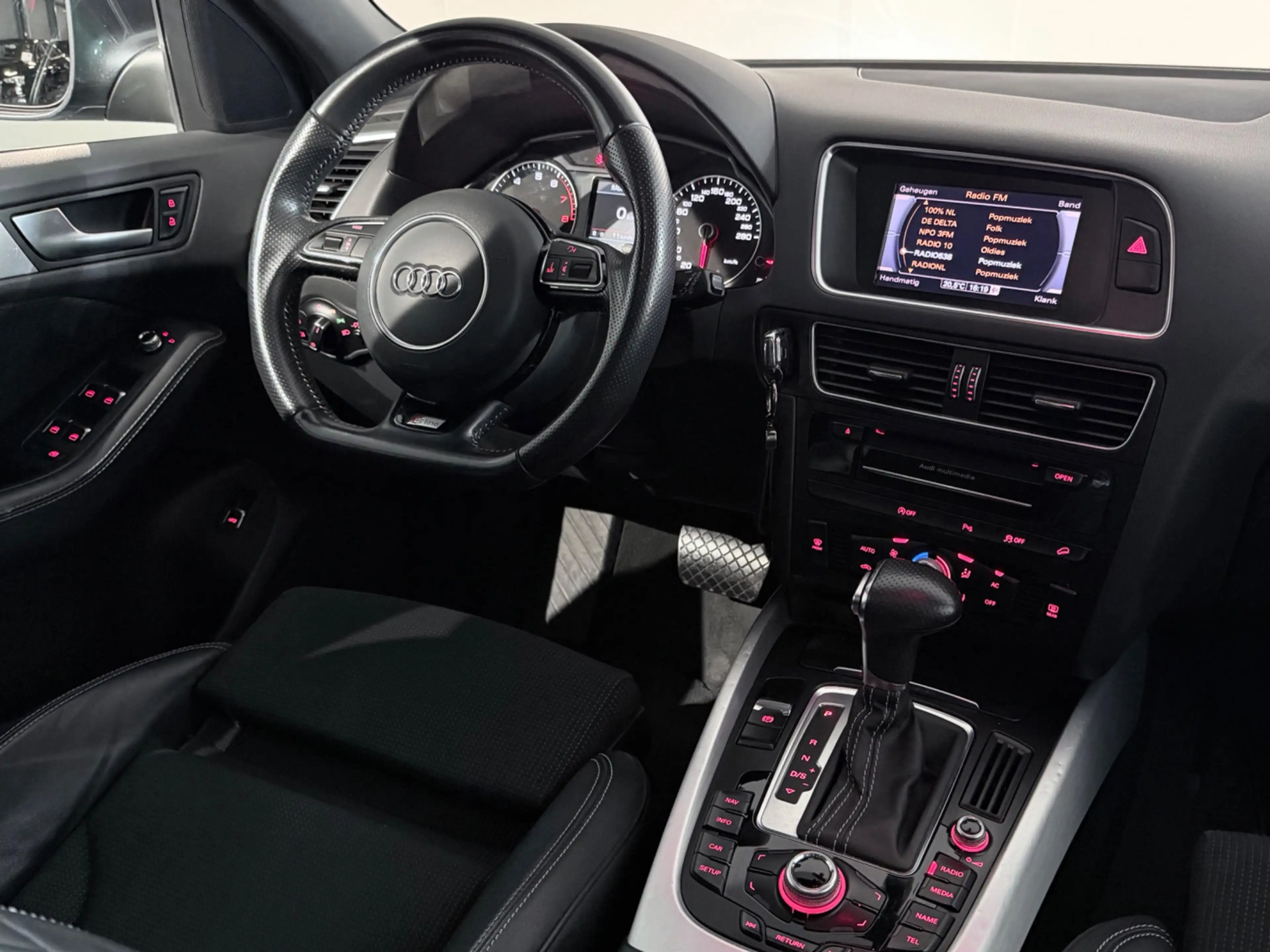 Audi Q5 2.0 TFSI Quattro S-Line Black Edition /Clima/PANO/ — photo 19
