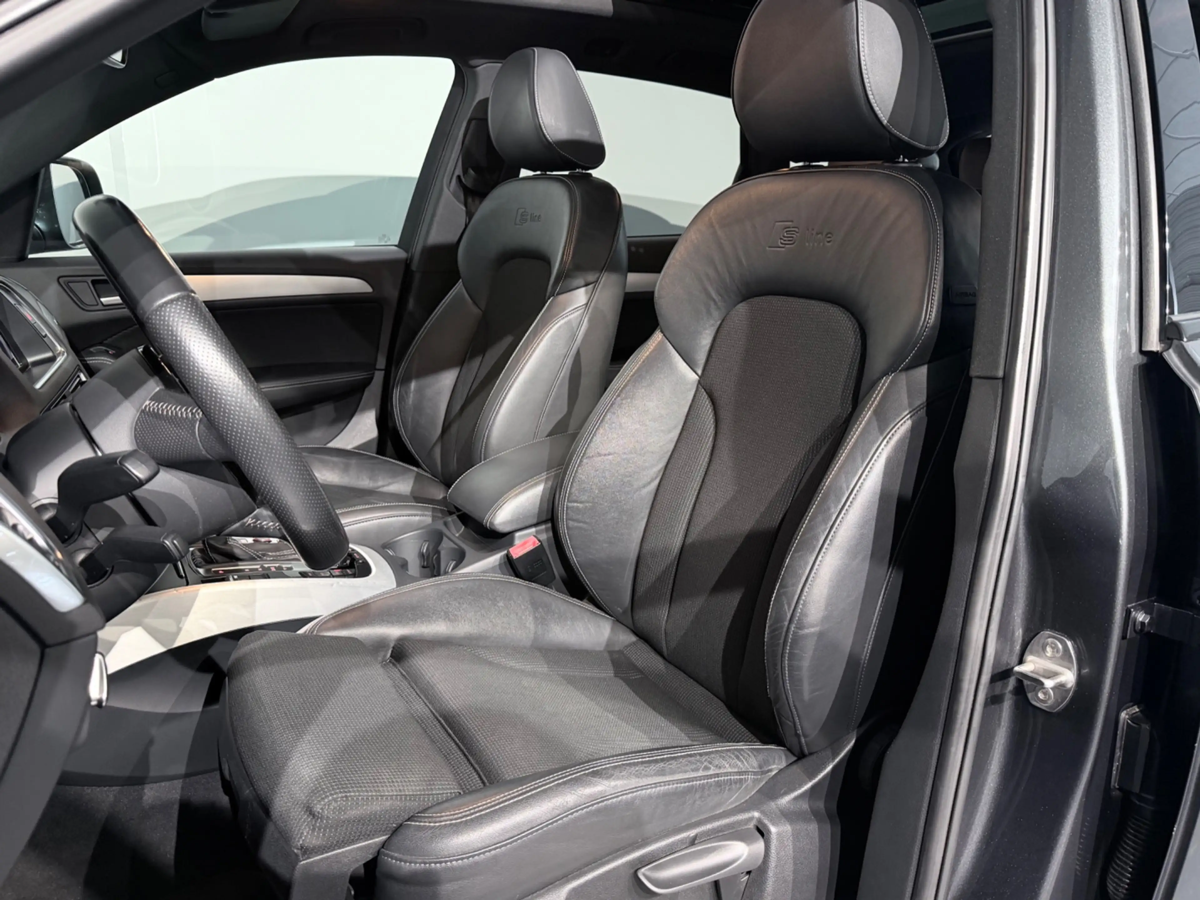 Audi Q5 2.0 TFSI Quattro S-Line Black Edition /Clima/PANO/ — photo 4