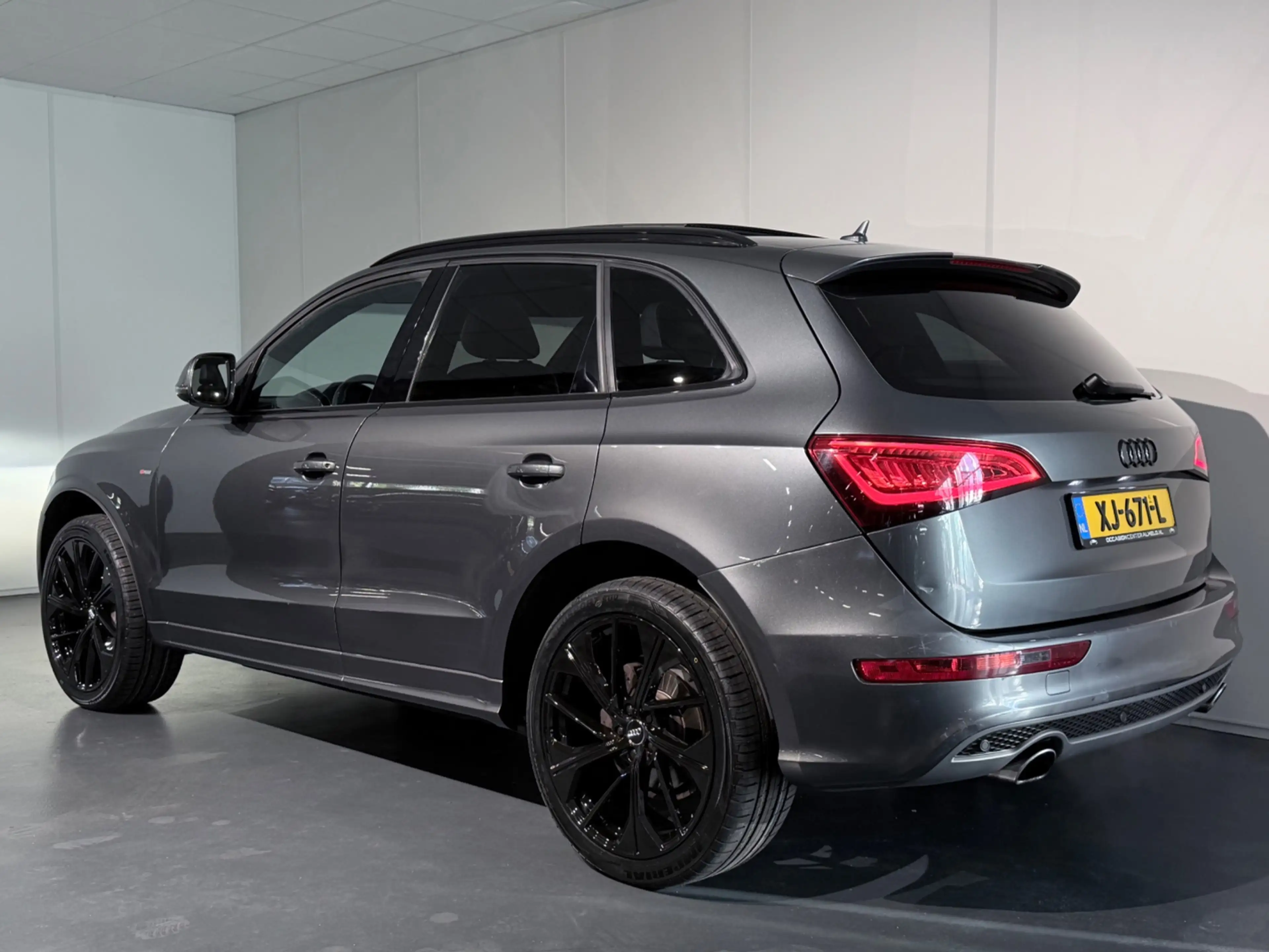 Audi Q5 2.0 TFSI Quattro S-Line Black Edition /Clima/PANO/ — photo 13