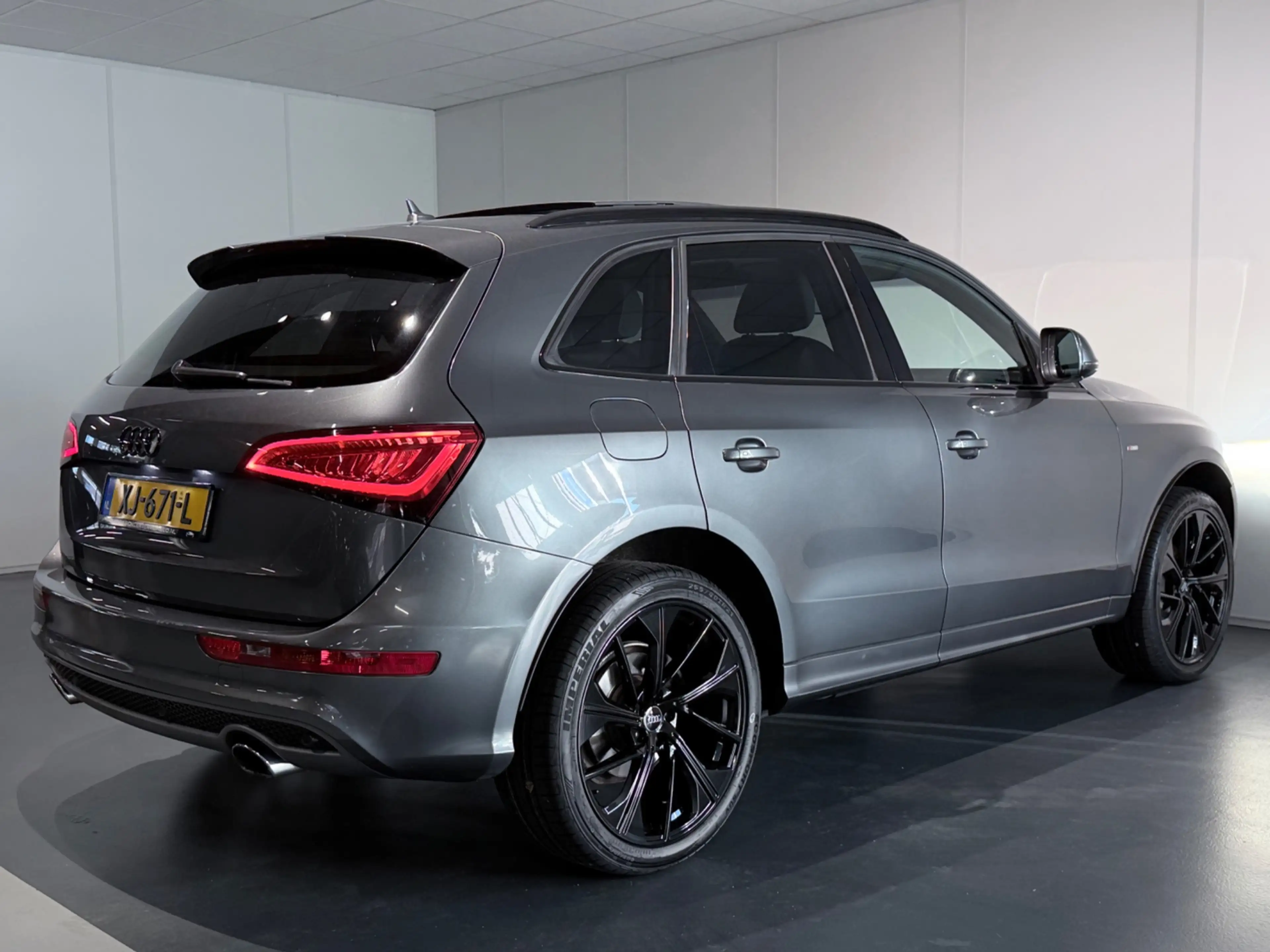 Audi Q5 2.0 TFSI Quattro S-Line Black Edition /Clima/PANO/ — photo 3