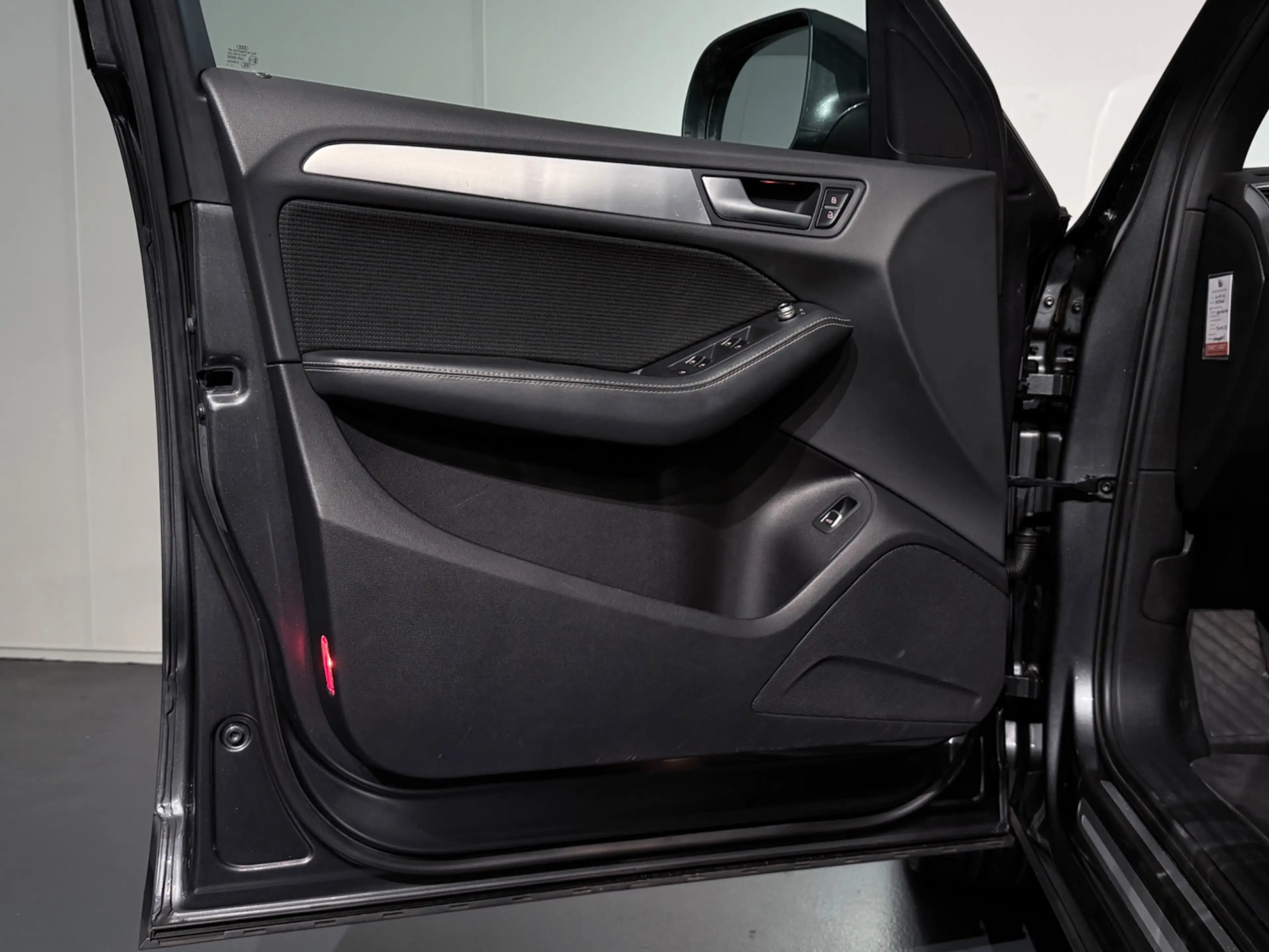 Audi Q5 2.0 TFSI Quattro S-Line Black Edition /Clima/PANO/ — photo 34