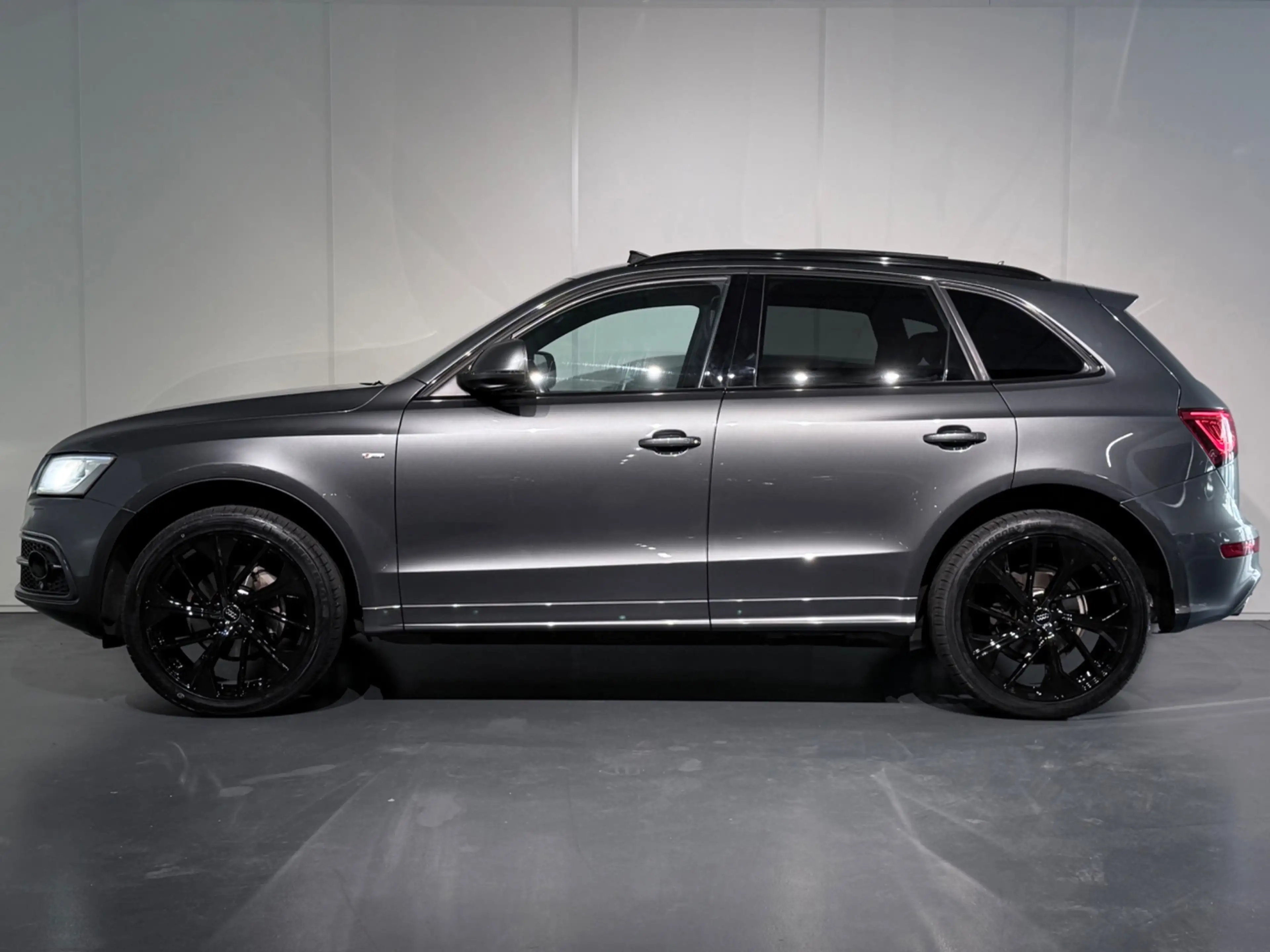 Audi Q5 2.0 TFSI Quattro S-Line Black Edition /Clima/PANO/ — photo 7