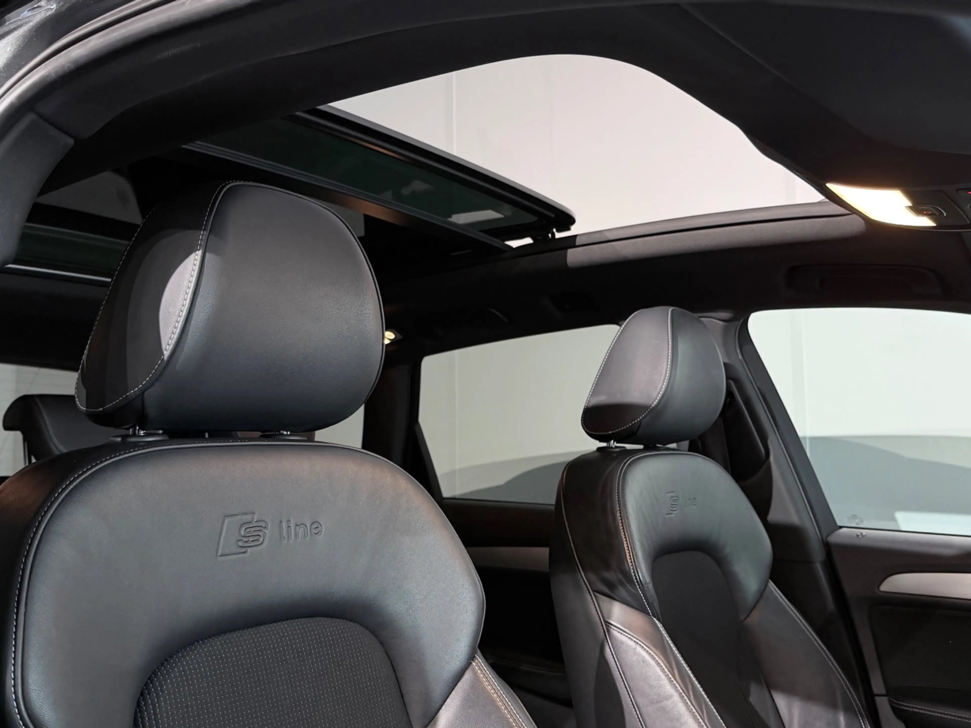 Audi Q5 2.0 TFSI Quattro S-Line Black Edition /Clima/PANO/ — photo 26