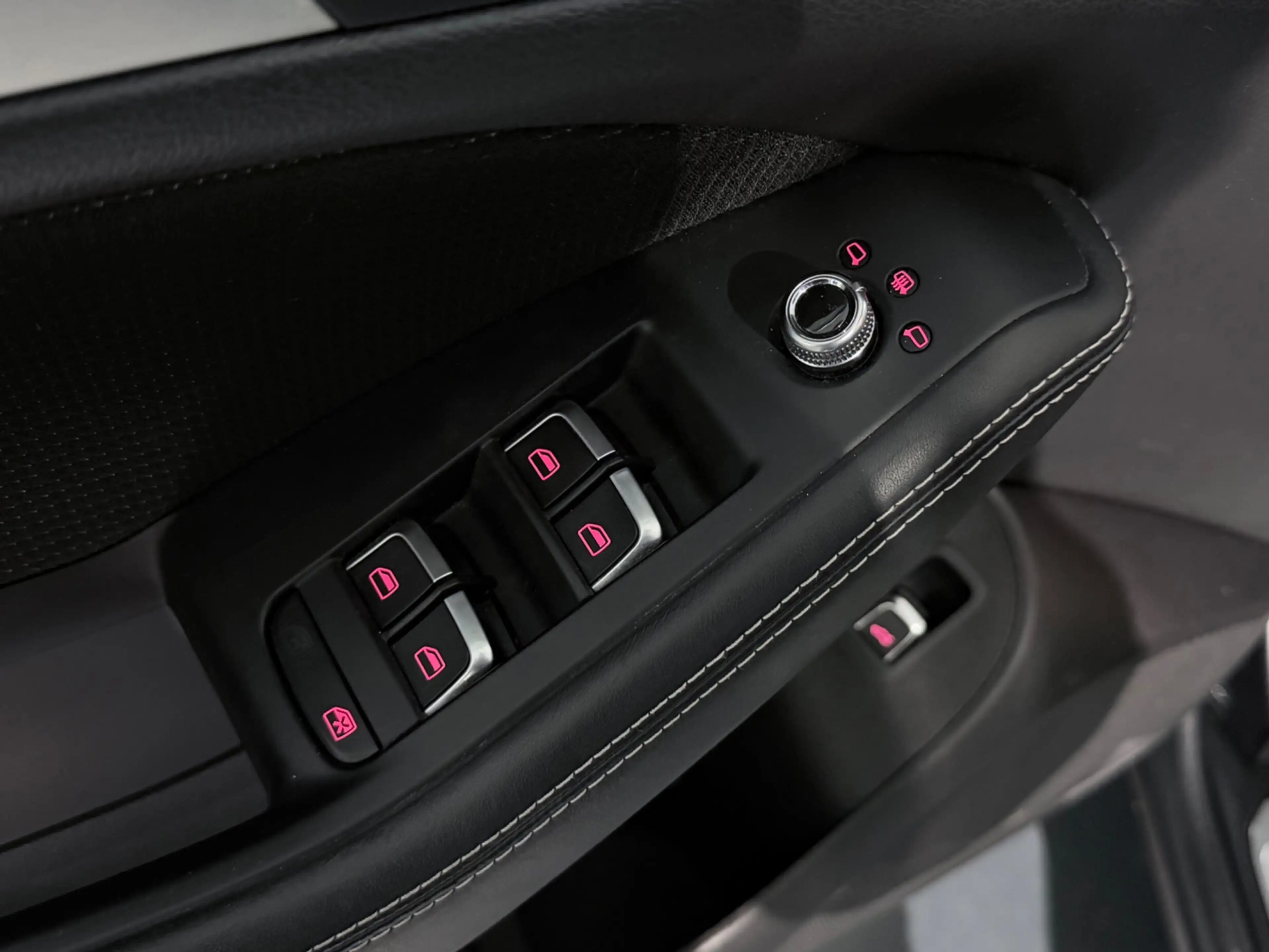 Audi Q5 2.0 TFSI Quattro S-Line Black Edition /Clima/PANO/ — photo 35