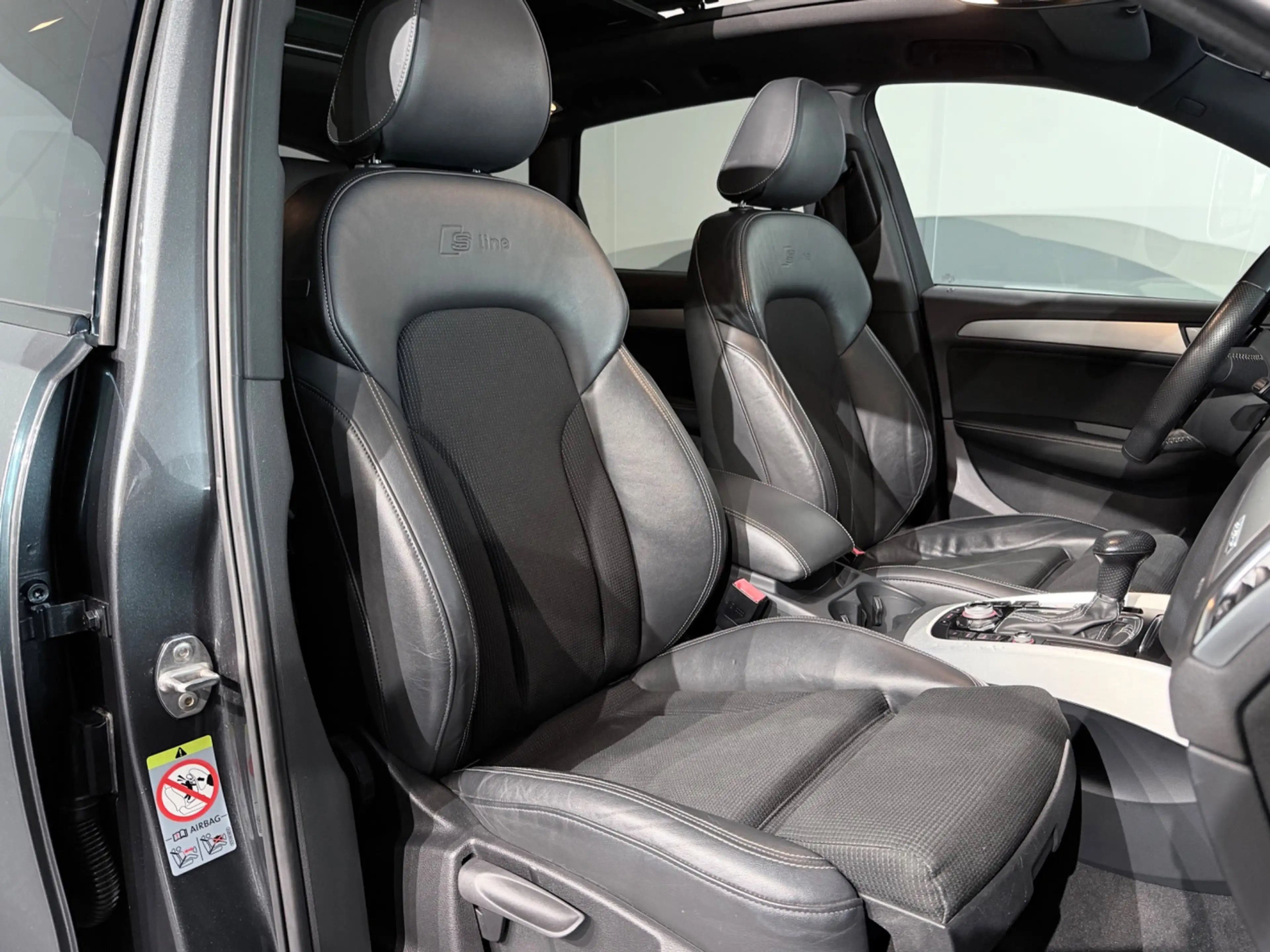 Audi Q5 2.0 TFSI Quattro S-Line Black Edition /Clima/PANO/ — photo 25