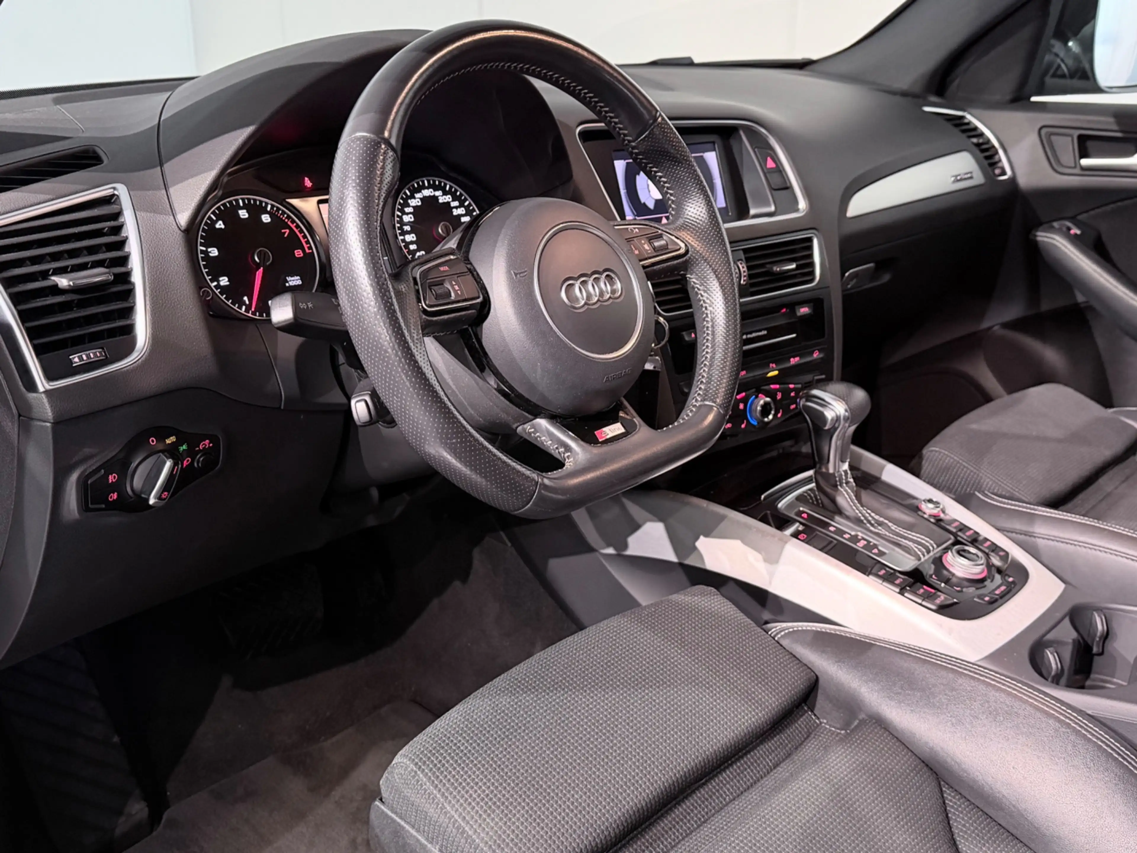 Audi Q5 2.0 TFSI Quattro S-Line Black Edition /Clima/PANO/ — photo 12