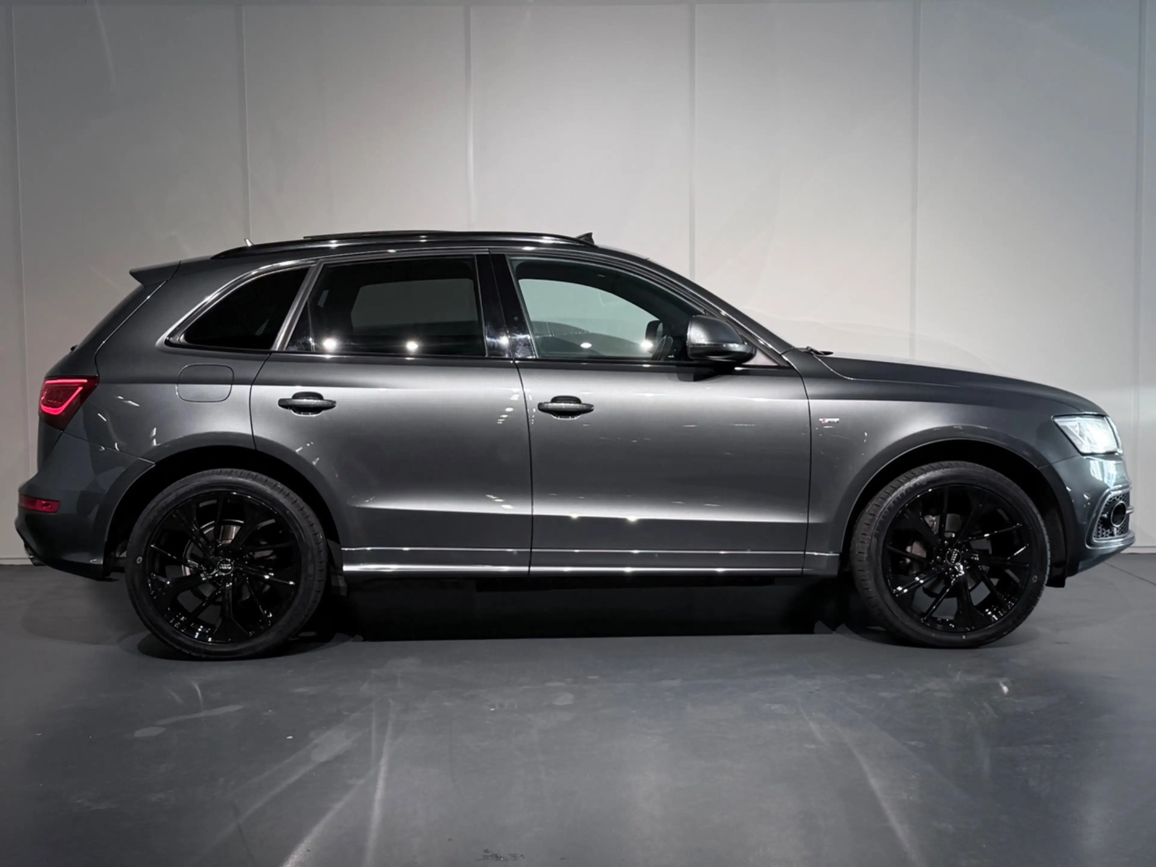 Audi Q5 2.0 TFSI Quattro S-Line Black Edition /Clima/PANO/ — photo 23