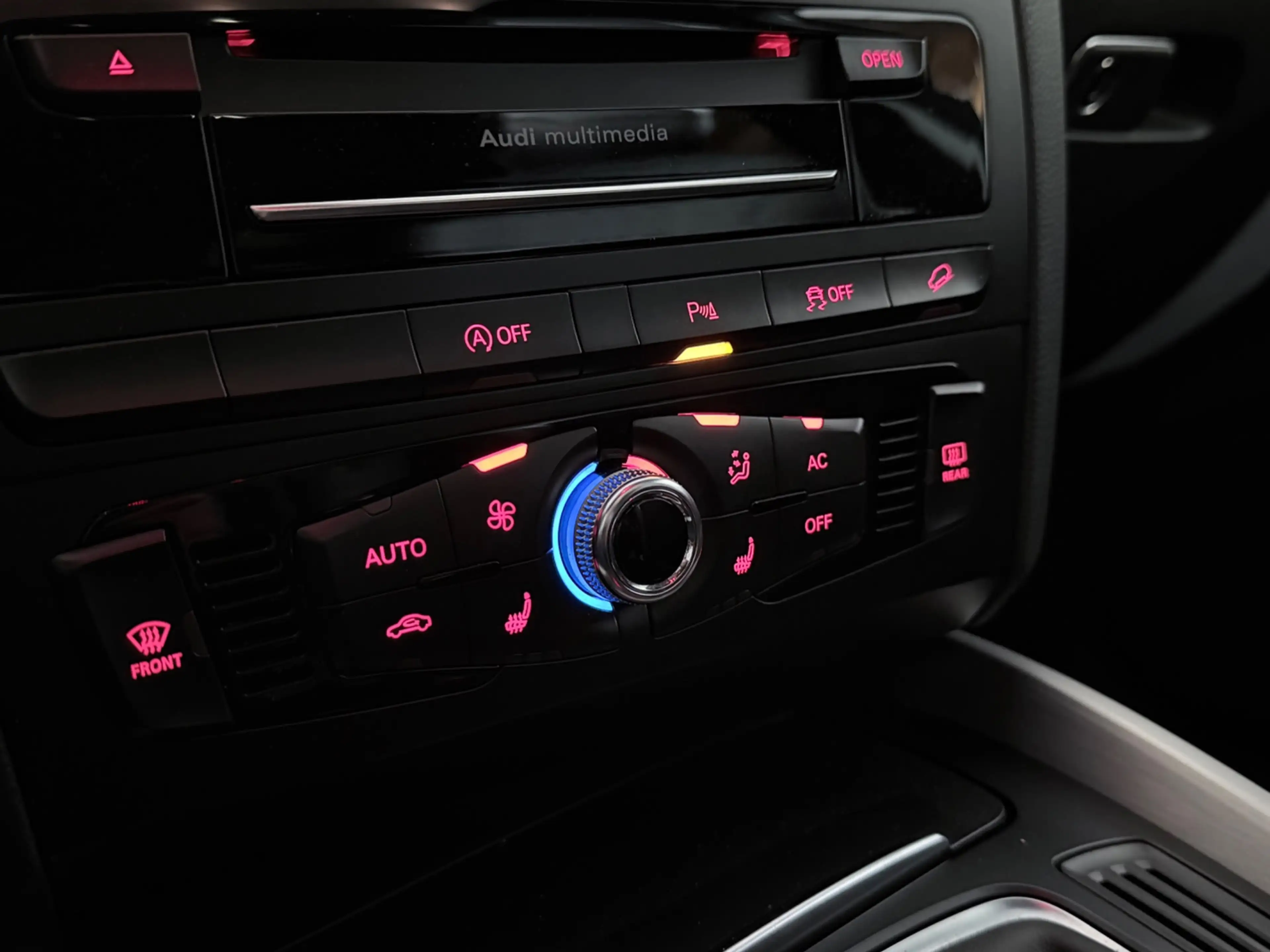 Audi Q5 2.0 TFSI Quattro S-Line Black Edition /Clima/PANO/ — photo 39