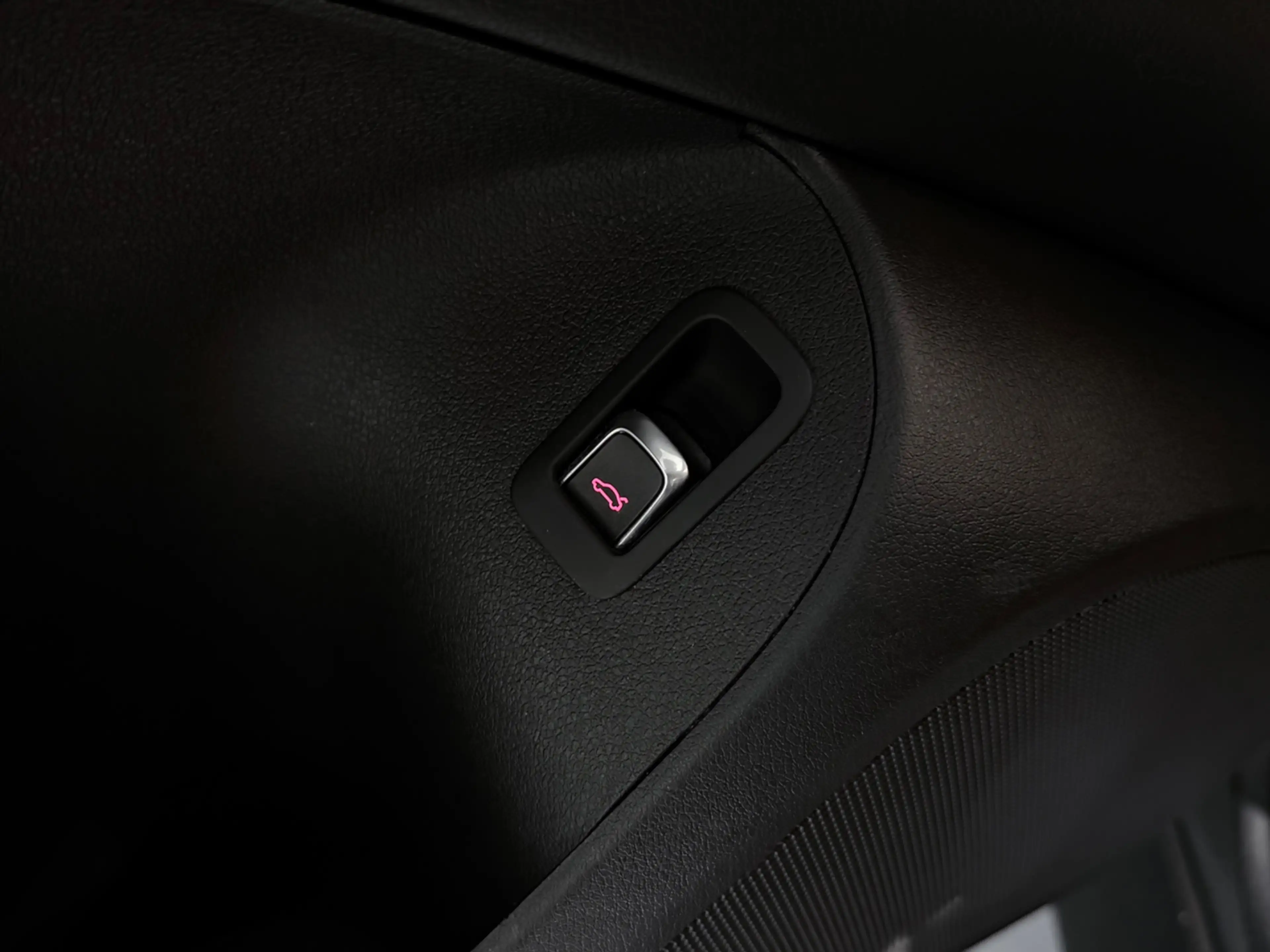 Audi Q5 2.0 TFSI Quattro S-Line Black Edition /Clima/PANO/ — photo 36