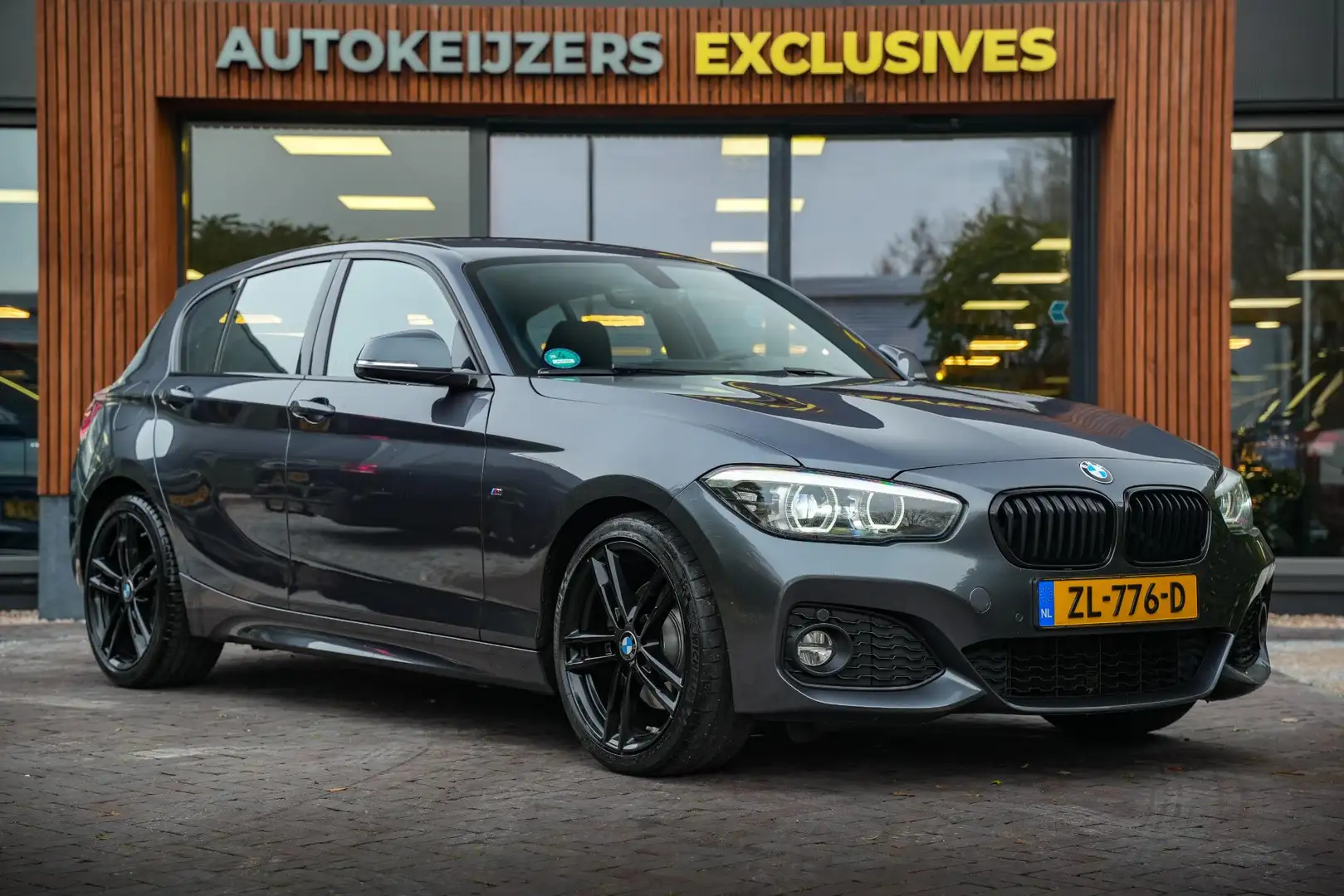 BMW 125 1-serie 125i Edition M Sport Shadow High Executive Grau - 1