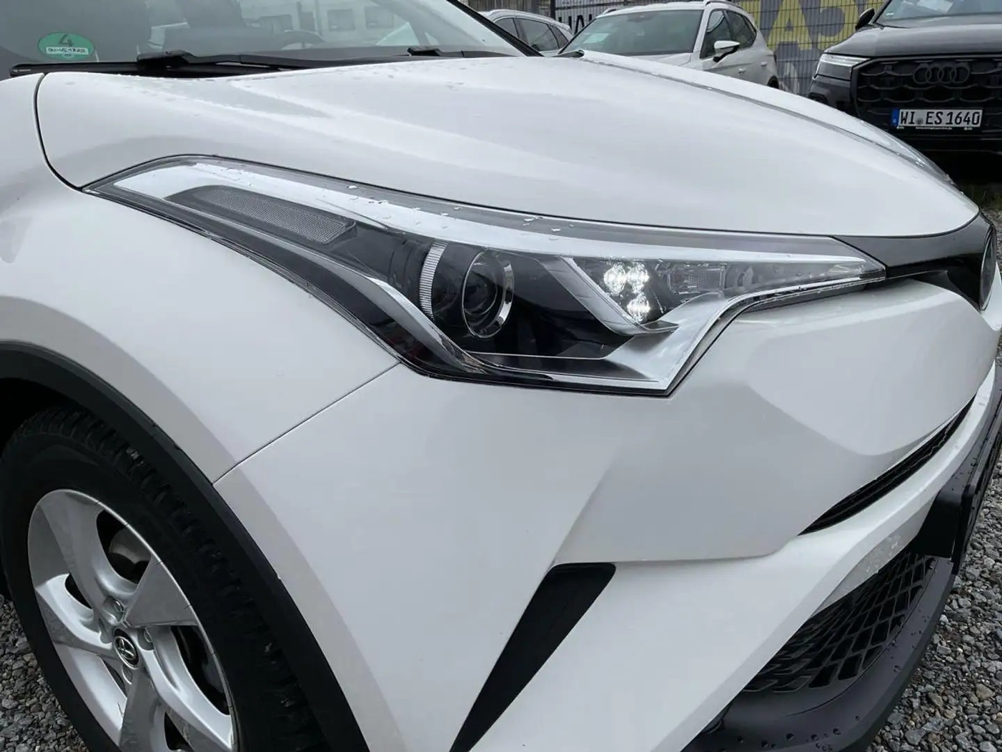 Toyota C-HR 90 kW HYBRID FLOW 1.8 16V+NAVI+ACC+RFK+SHZ+AWR+17" Weiß - 2