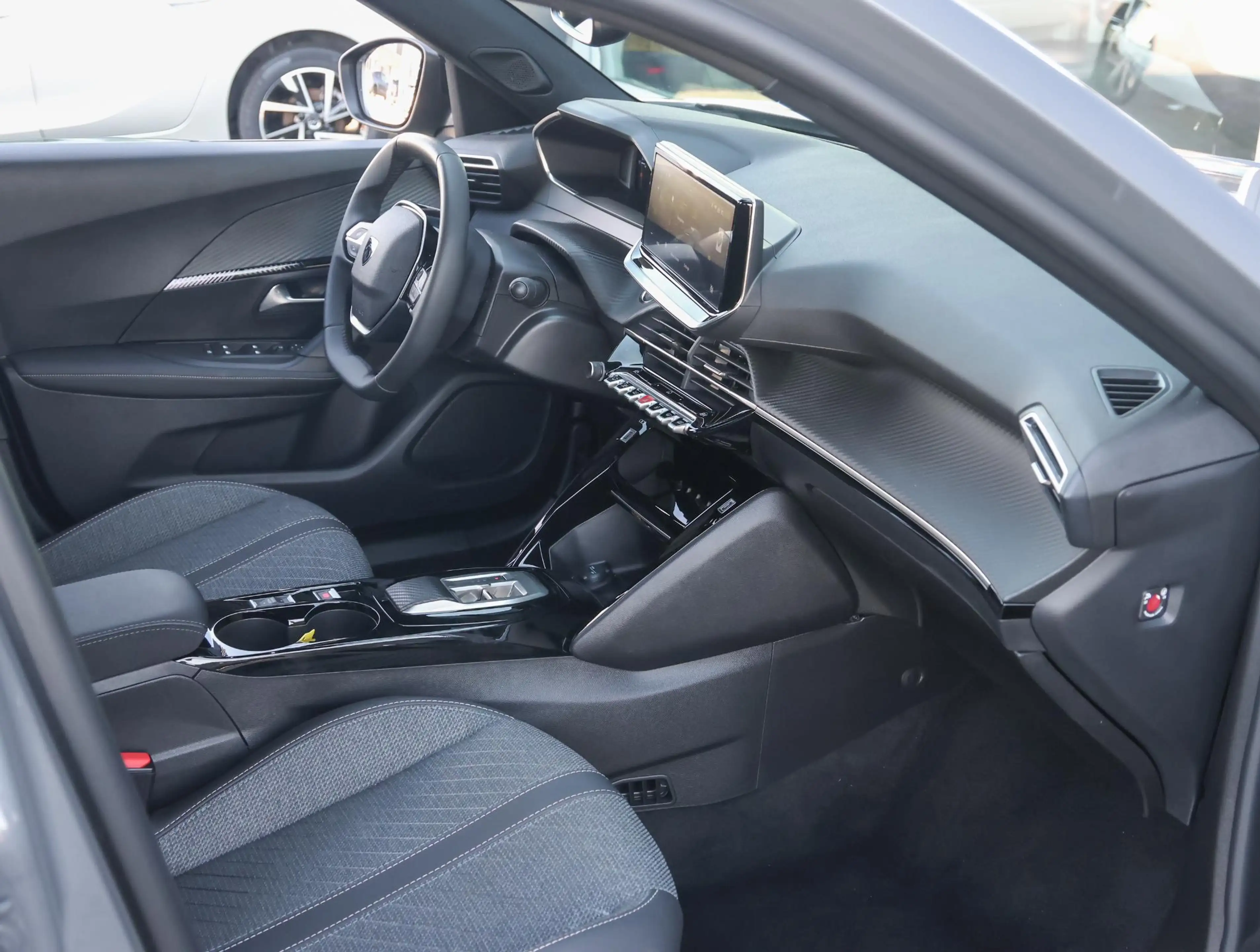 Peugeot 2008 1.2 Hybrid 145 Allure Camera | 8 jaar garantie! | — photo 8