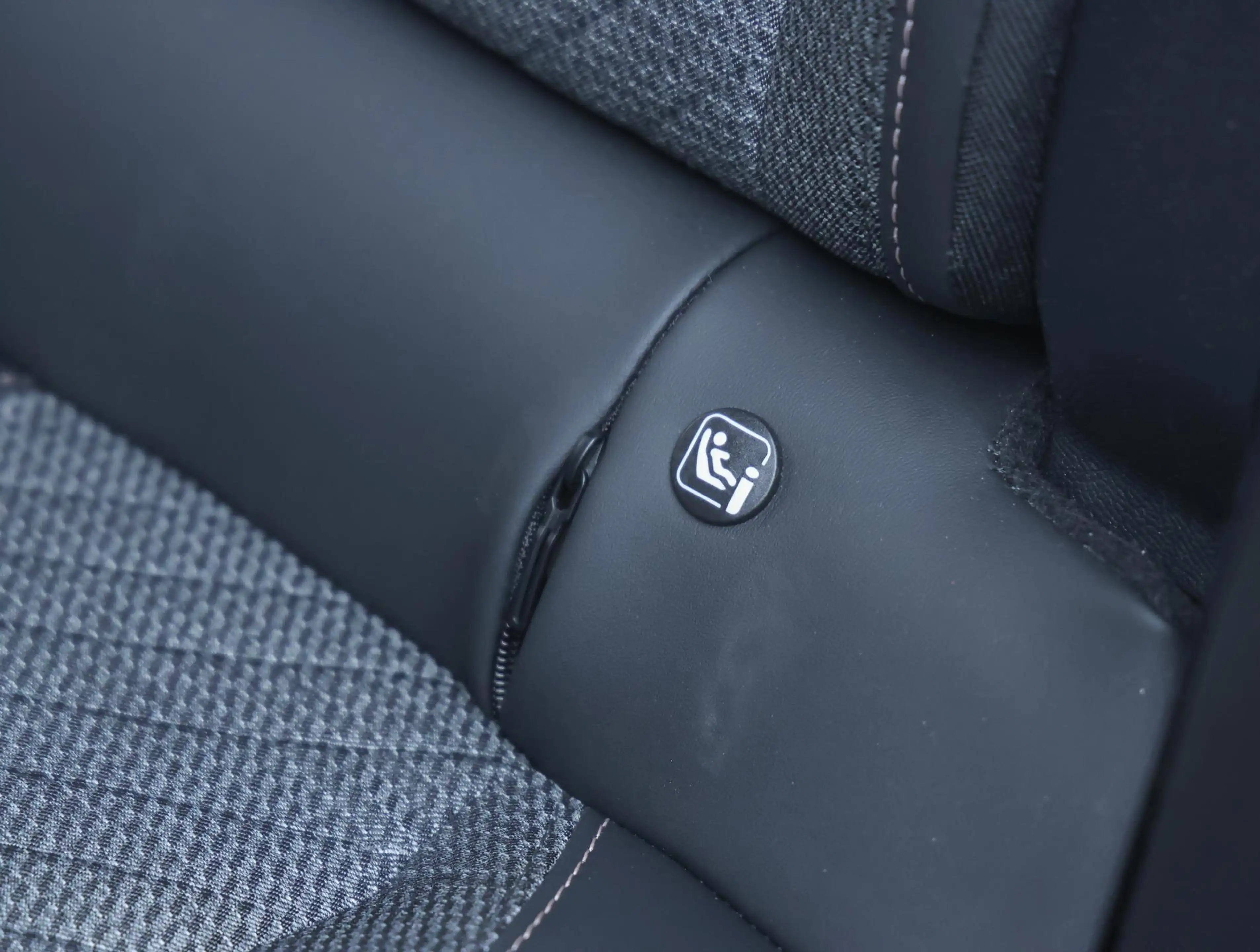 Peugeot 2008 1.2 Hybrid 145 Allure Camera | 8 jaar garantie! | — photo 14
