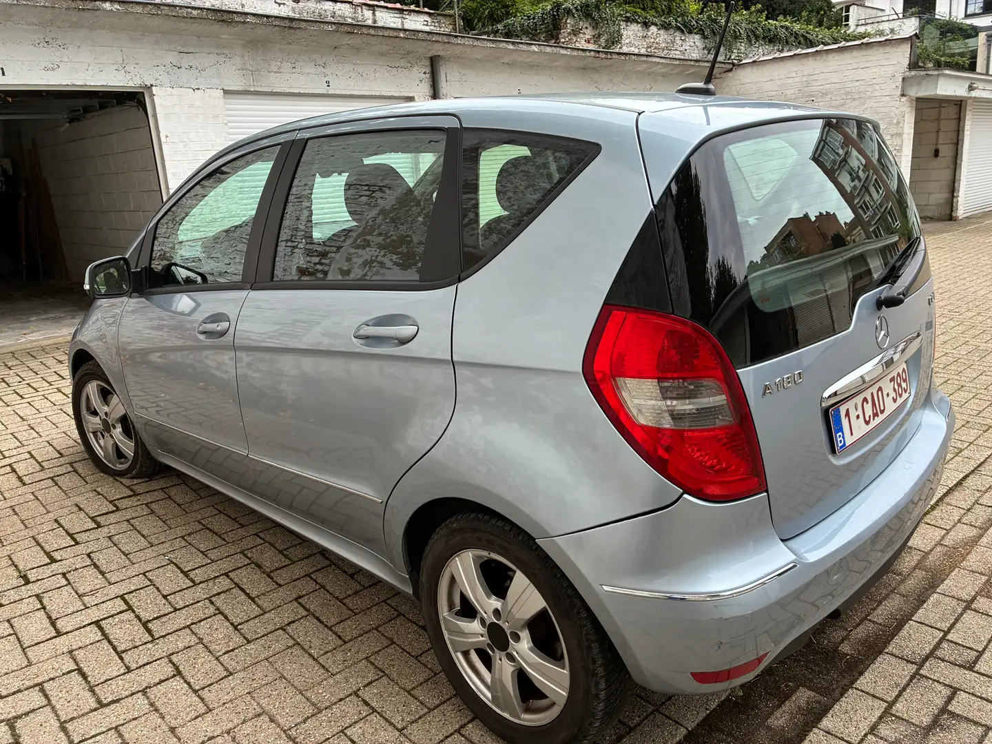 Mercedes-Benz 180 A180CDI Bleu - 2